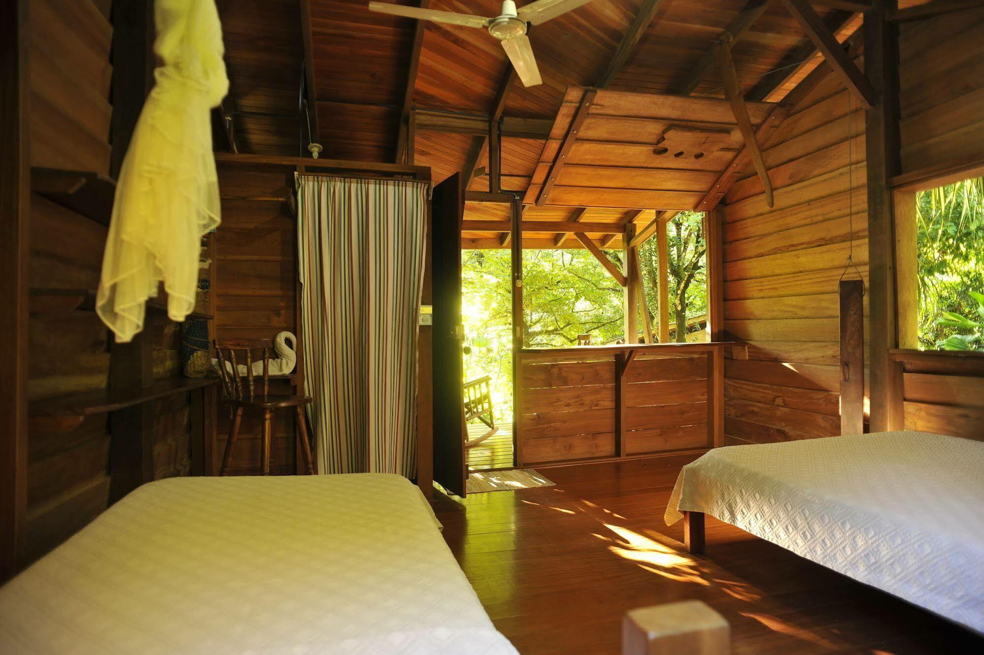 Suital Lodge Mogos Bagian luar foto