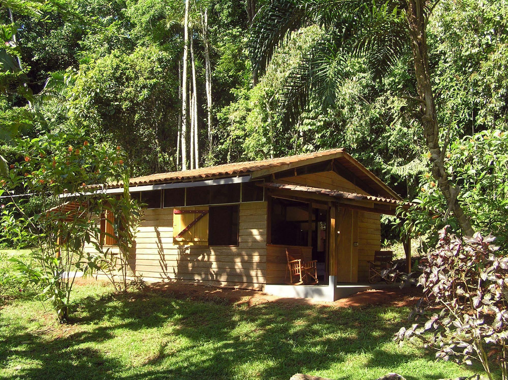 Suital Lodge Mogos Bagian luar foto