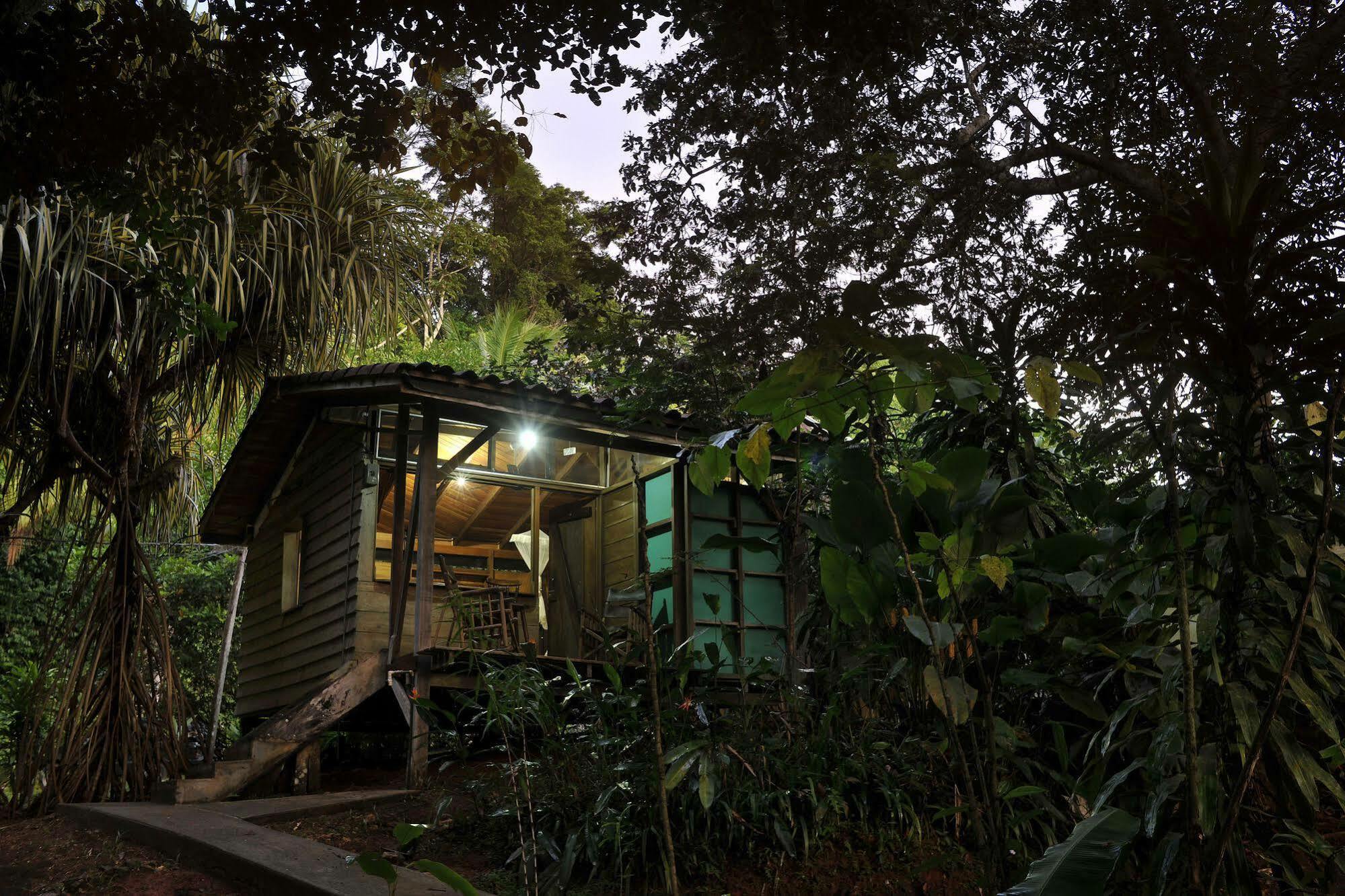 Suital Lodge Mogos Bagian luar foto